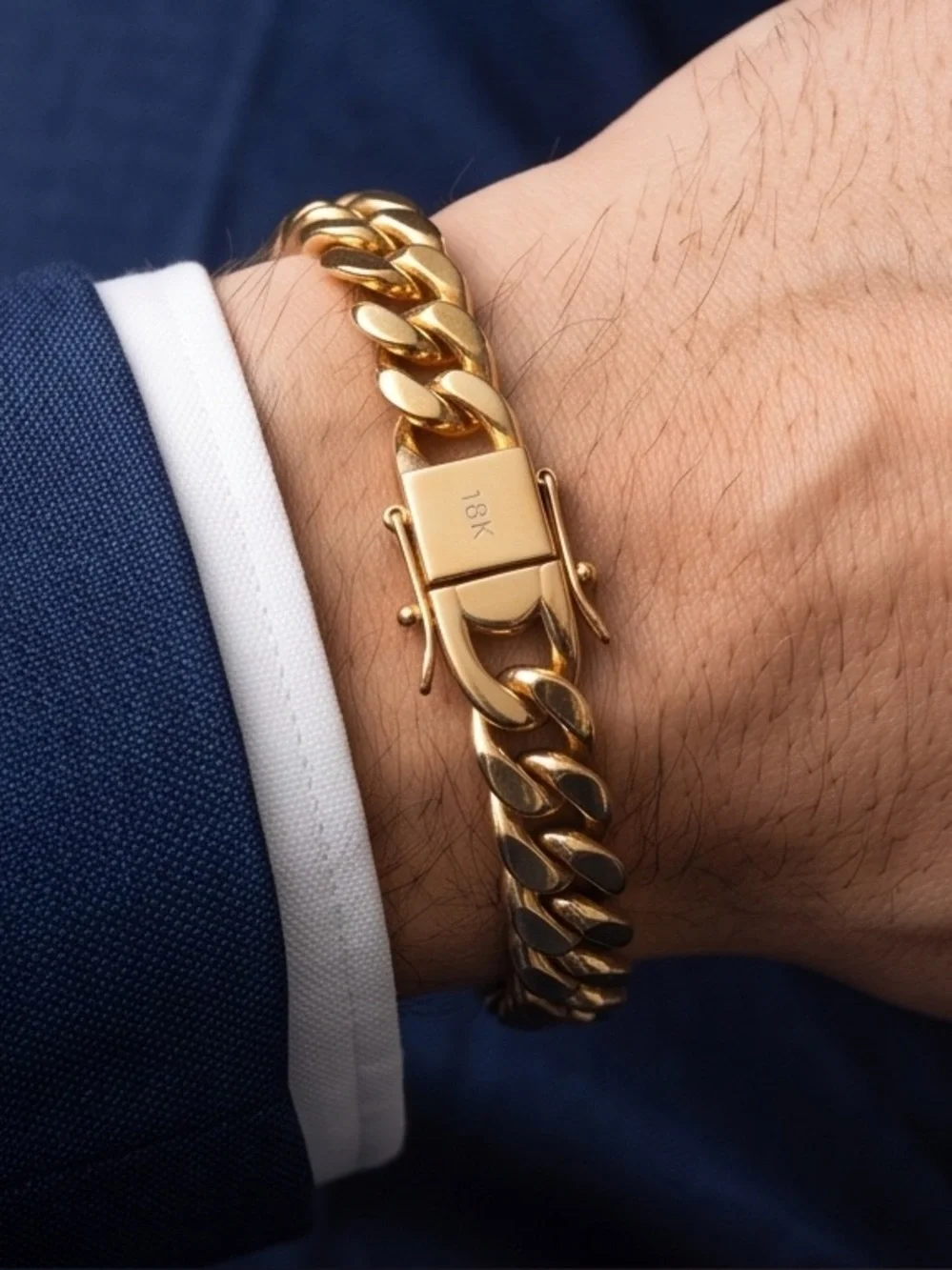 18K Gold Figaro/Curb Link Bracelet - Polished Yellow Gold size 8.5 inch